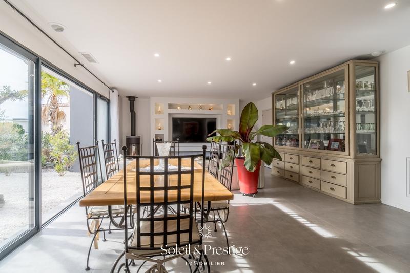 Maison - 232 m² - 7 pièces