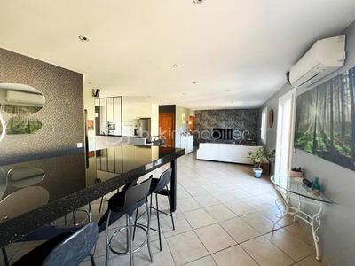 Maison - 144 m² - 8 pièces