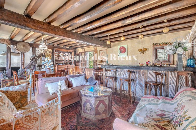 Maison - 317 m² - 11 pièces