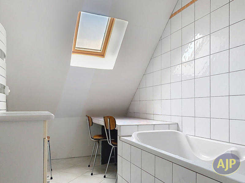 Maison - 230 m² - 6 pièces