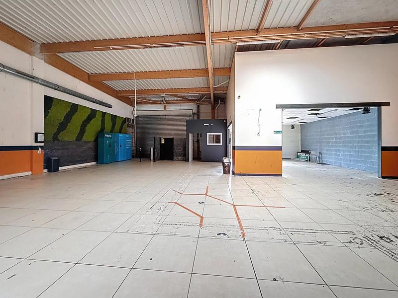 Bureau - 475 m² - 1 pièce