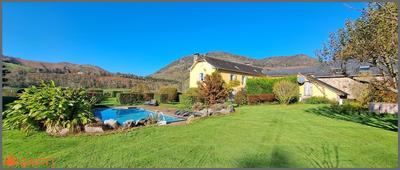 Maison - 416 m² - 13 pièces