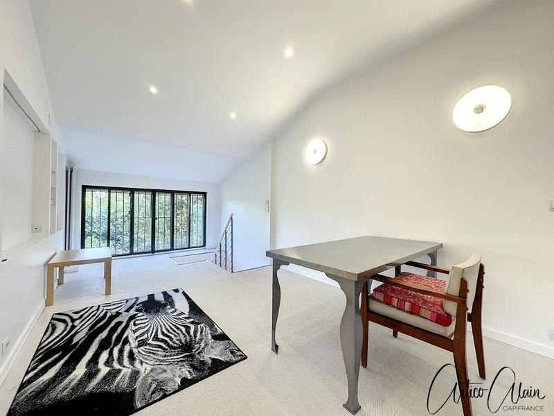 Maison traditionnelle - 500 m² - 12 pièces