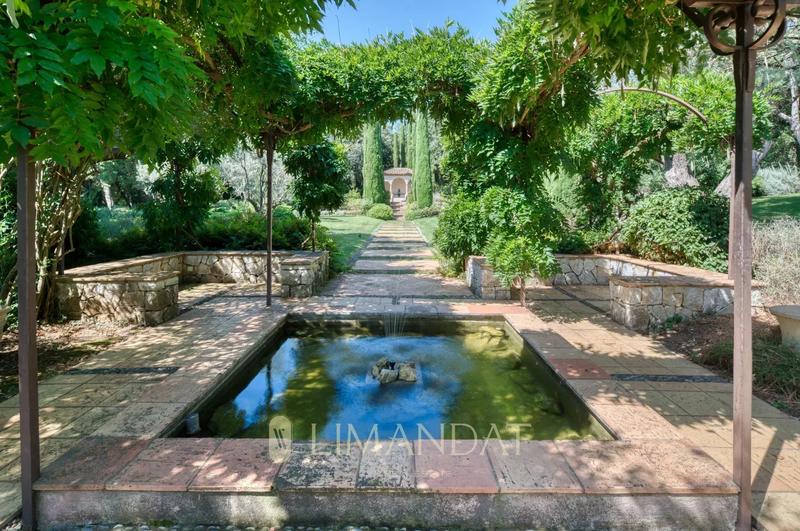 Villa - 460 m² - 9 pièces