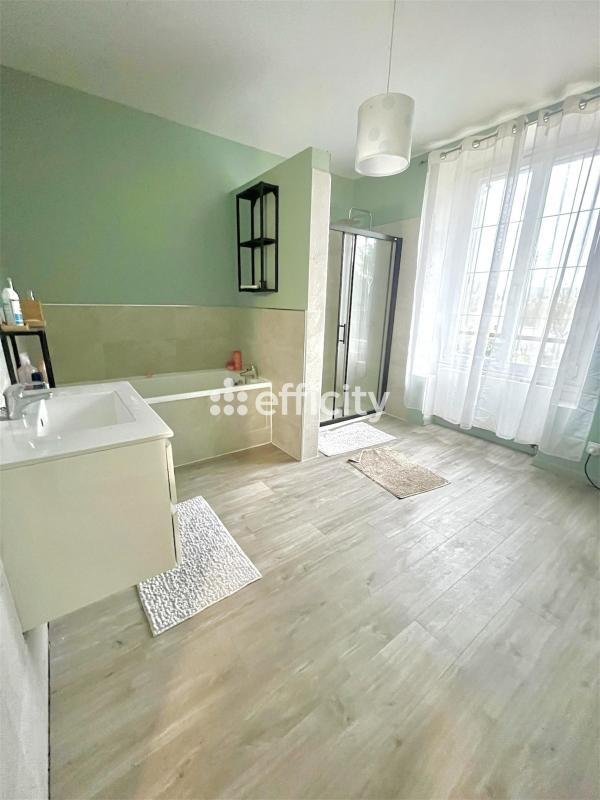 Maison - 233 m² - 7 pièces