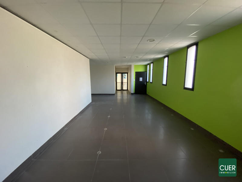 Local commercial - 4 pièces