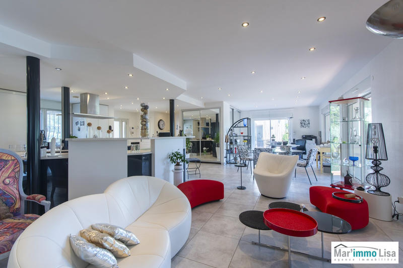 Villa - 256 m² - 6 pièces