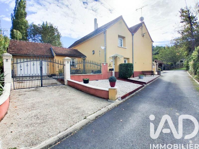 Maison - 210 m² - 8 pièces