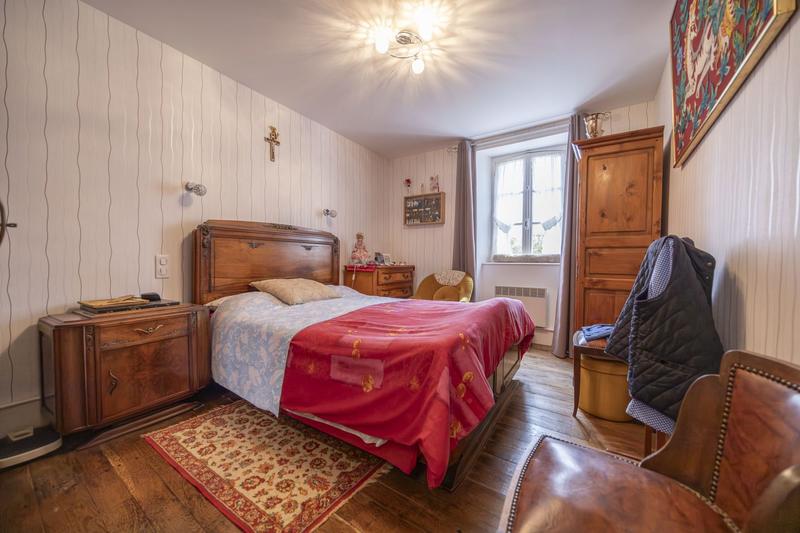 Maison ancienne - 224 m² - 8 pièces