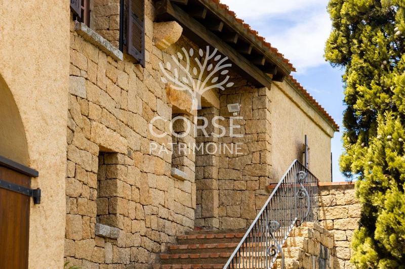 Villa - 206 m² - 6 pièces