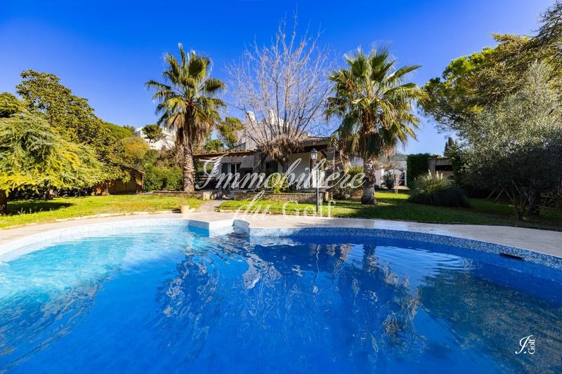 Maison - 215 m² - 5 pièces