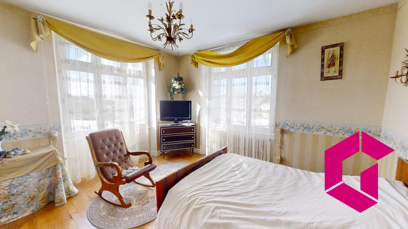 Maison - 700 m² - 12 pièces