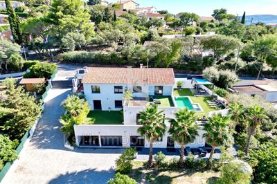 Villa - 297 m² - 9 pièces