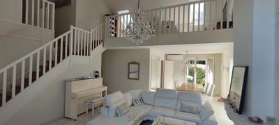 Maison - 220 m² - 8 pièces