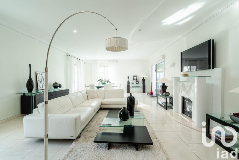 Maison - 252 m² - 8 pièces