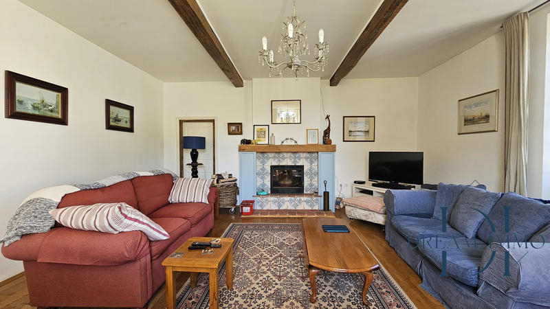 Maison - 334 m² - 6 pièces