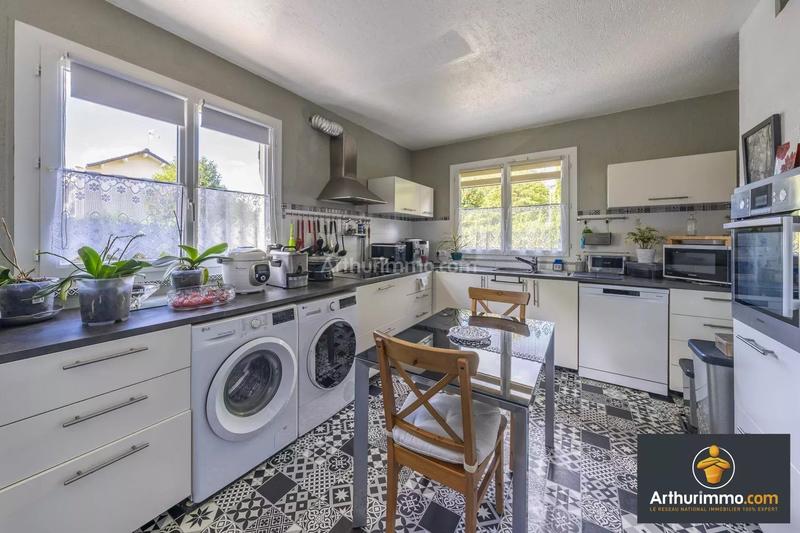 Maison - 232 m² - 8 pièces