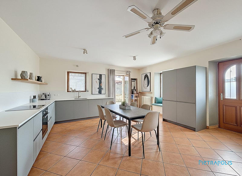 Maison - 195 m² - 7 pièces