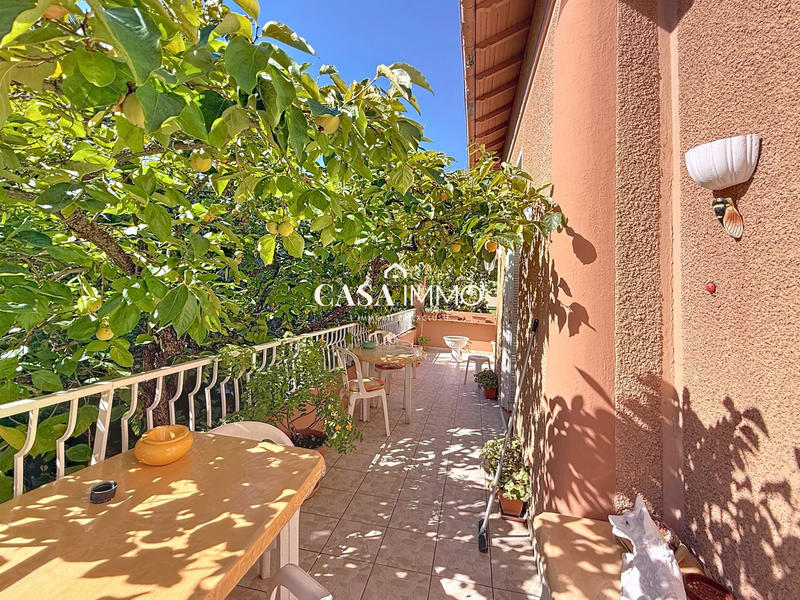 Maison - 220 m² - 8 pièces