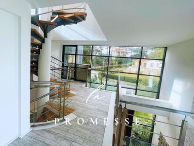 Villa - 390 m² - 8 pièces