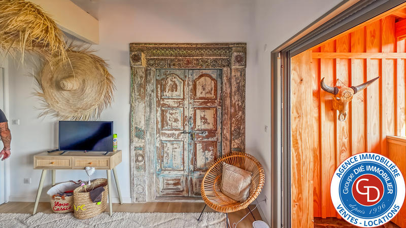 Maison - 250 m² - 6 pièces