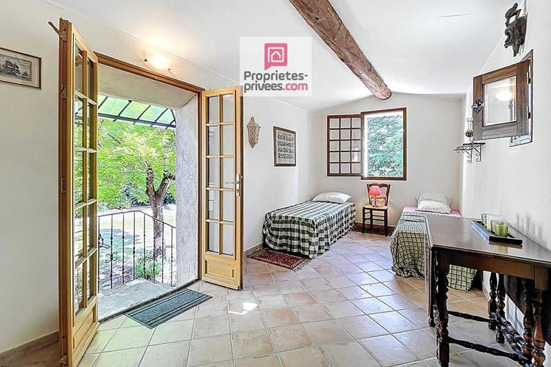 Maison - 185 m² - 9 pièces