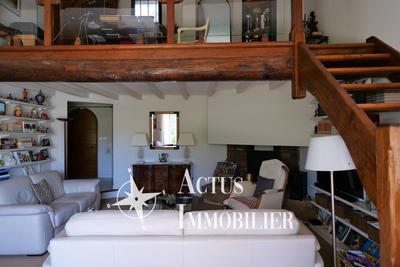 Maison - 210 m² - 7 pièces