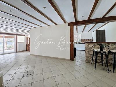 Maison - 223 m² - 9 pièces