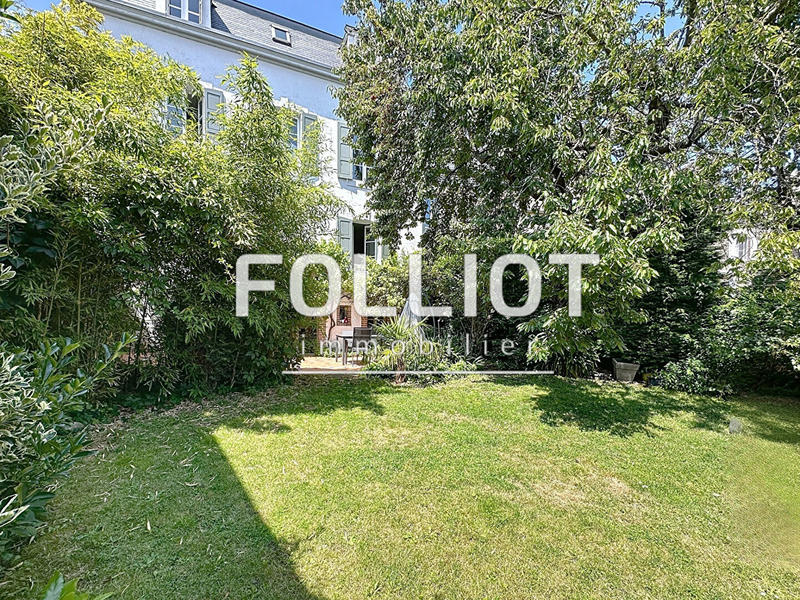 Maison - 200 m² - 9 pièces