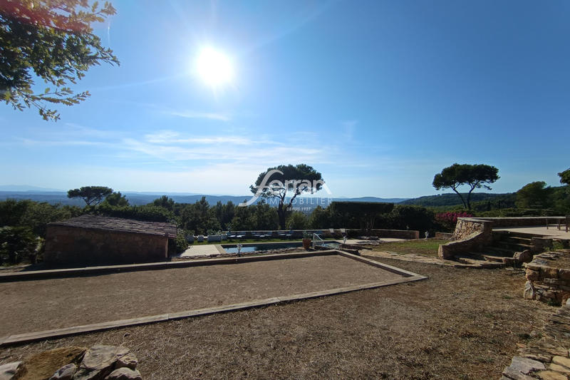 Maison - 262 m² - 6 pièces