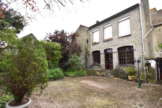 Maison - 325 m² - 9 pièces