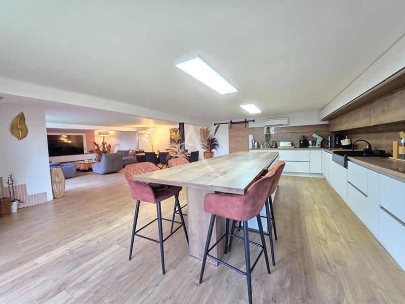 Maison - 202 m² - 6 pièces