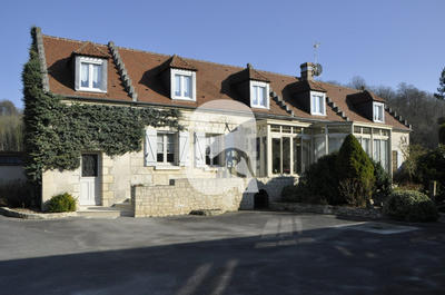 Maison - 220 m² - 12 pièces