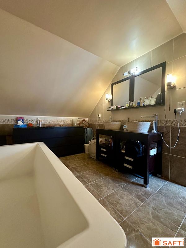 Maison - 228 m² - 7 pièces