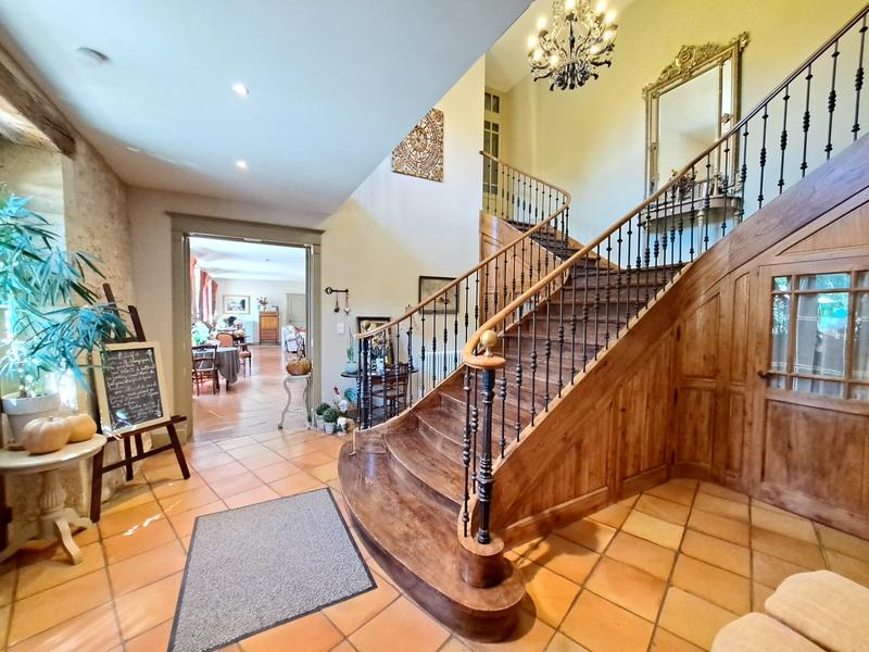 Maison - 520 m² - 18 pièces