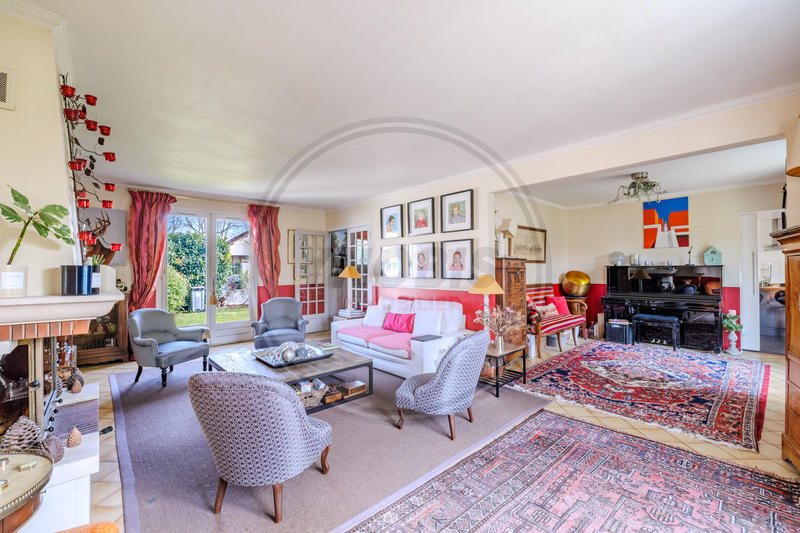 Maison - 268 m² - 11 pièces