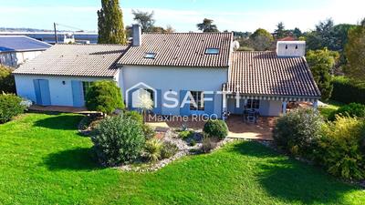 Maison - 230 m² - 10 pièces