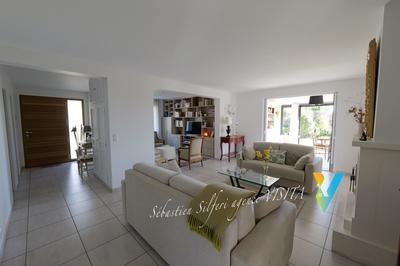 Maison - 195 m² - 9 pièces