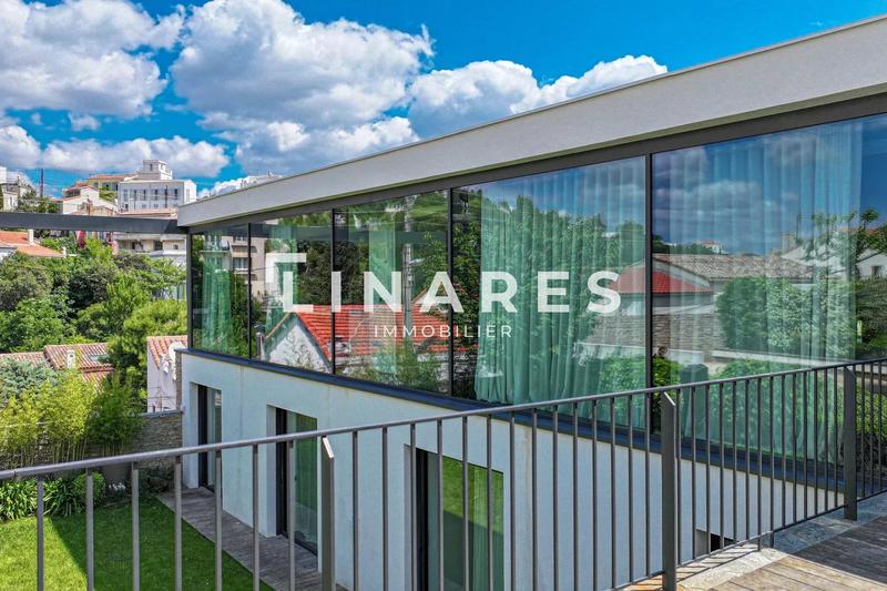 Villa - 300 m² - 6 pièces