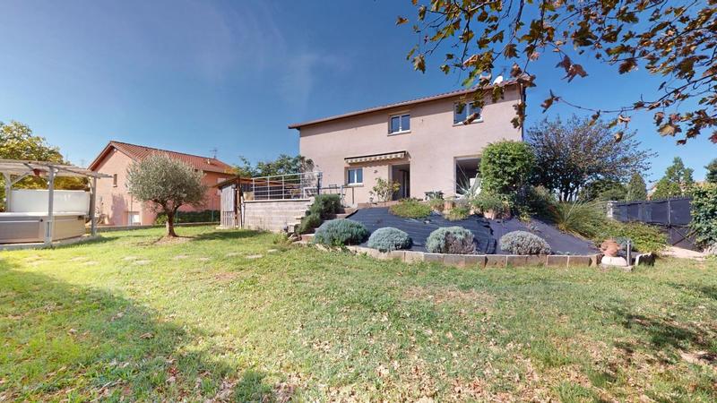 Maison - 202 m² - 7 pièces