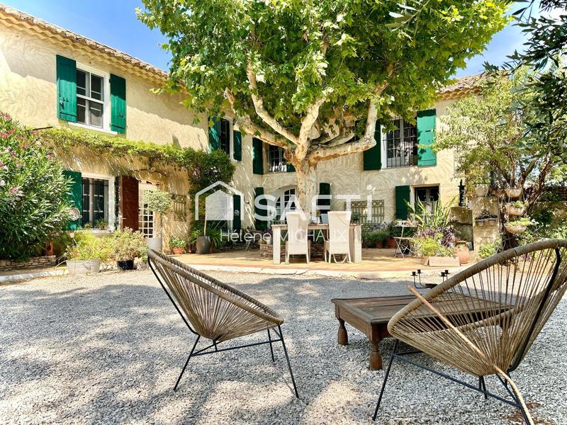 Maison - 219 m² - 8 pièces