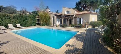 Villa - 205 m² - 10 pièces