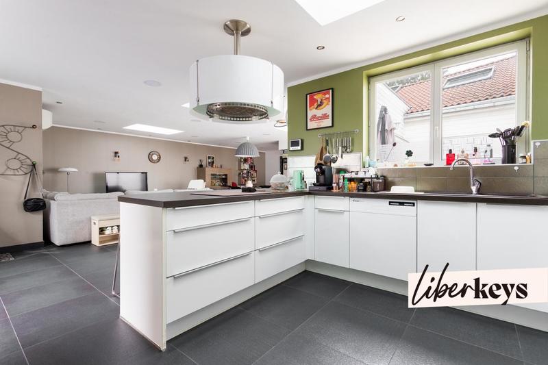 Maison - 208 m² - 8 pièces