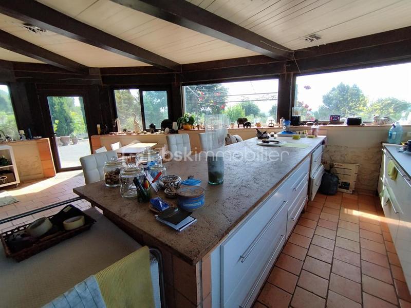 Propriété - 402 m² - 28 pièces