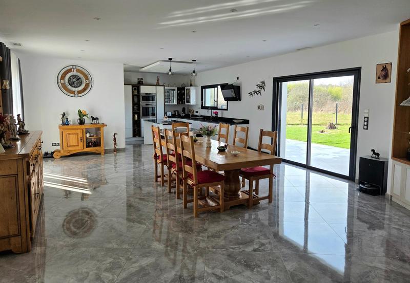 Villa - 208 m² - 5 pièces