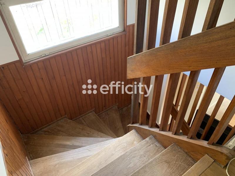 Maison - 140 m² - 9 pièces