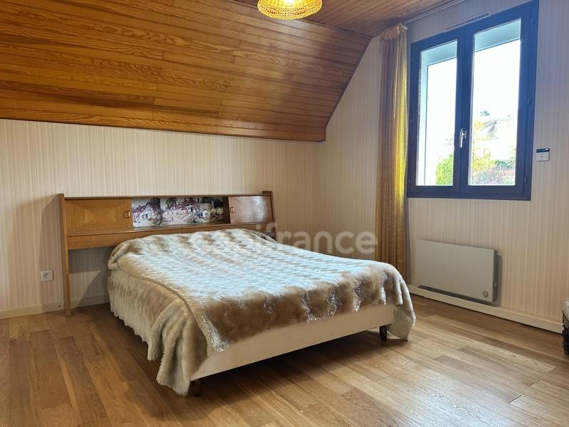 Maison - 179 m² - 9 pièces