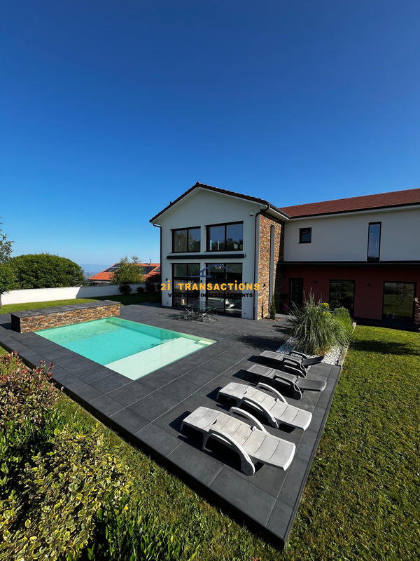 Maison - 240 m² - 6 pièces