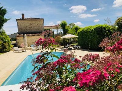 Maison - 300 m² - 8 pièces