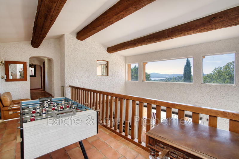 Maison - 220 m² - 7 pièces